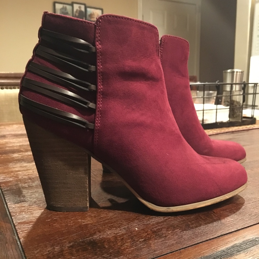 Maroon bootie Carlos Santana
